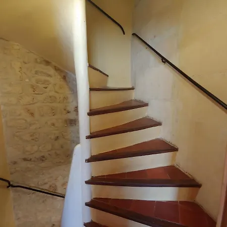 Holiday home Charmante Maison Arlesienne A L'ombre Des Arenes, De 2 A 5p *