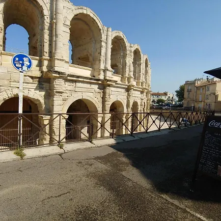Charmante Maison Arlesienne A L'ombre Des Arenes, De 2 A 5p *