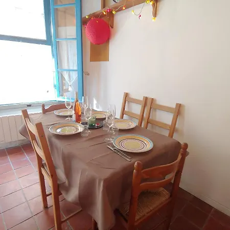 Holiday home Charmante Maison Arlesienne A L'ombre Des Arenes, De 2 A 5p Arles