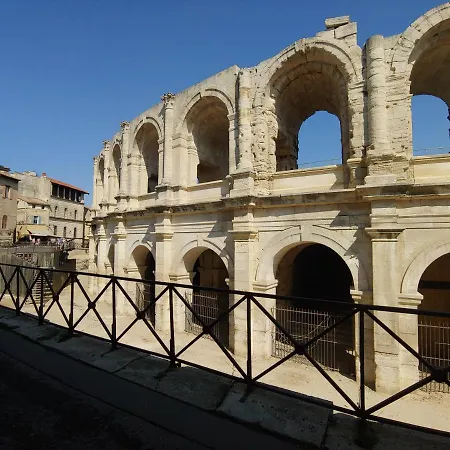 Holiday home Charmante Maison Arlesienne A L'ombre Des Arenes, De 2 A 5p Arles