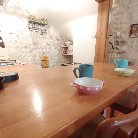 Holiday home Charmante Maison Arlesienne A L'ombre Des Arenes, De 2 A 5p Arles